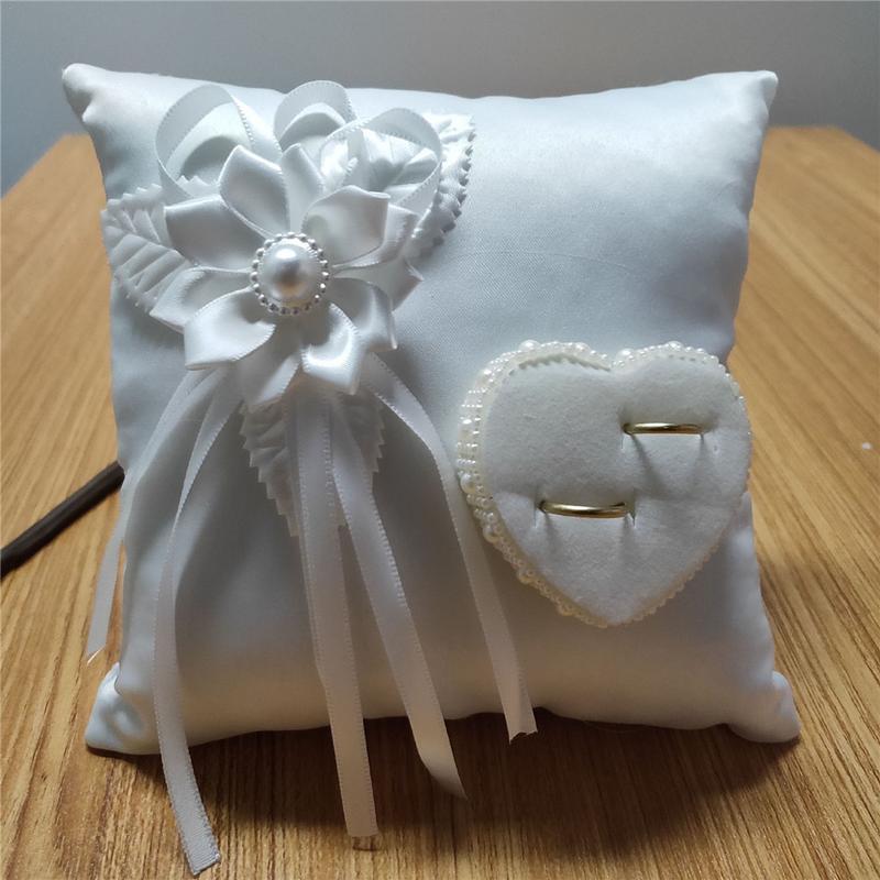 結婚指輪枕ヨーロッパのロマンチックなブライダル結婚指輪ホルダ - Ring Bearer Pillow のレビューと価格